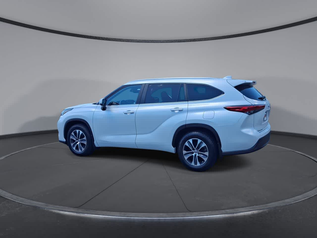 Thumbnail: 2023 Toyota Highlander - 6