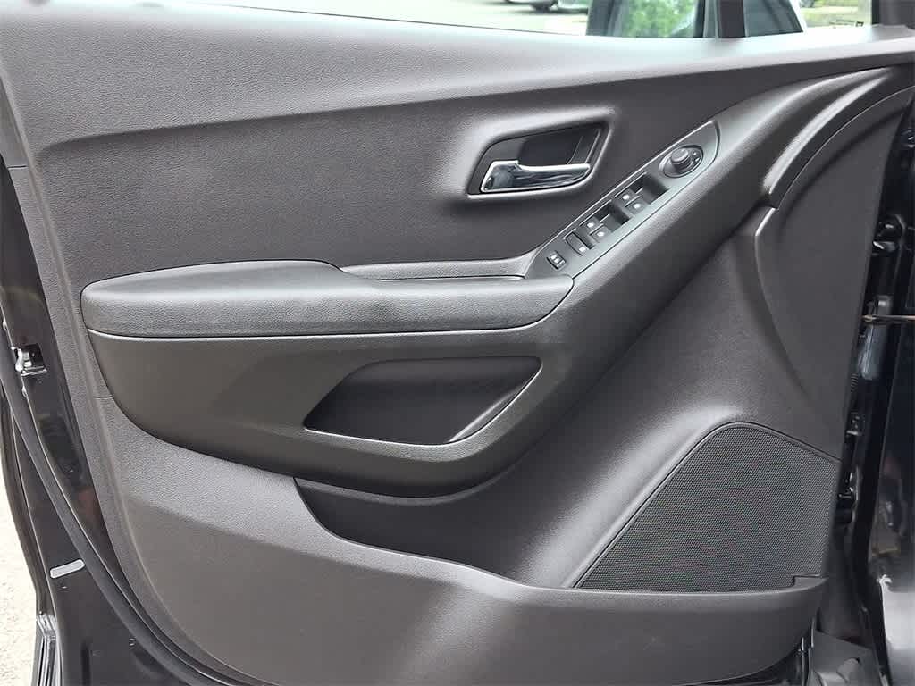 Thumbnail: 2018 Chevrolet Trax - 10