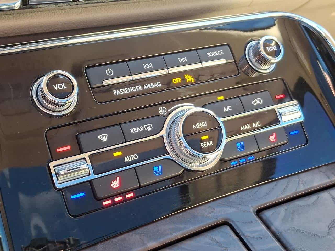 Thumbnail: 2019 Lincoln Navigator - 25