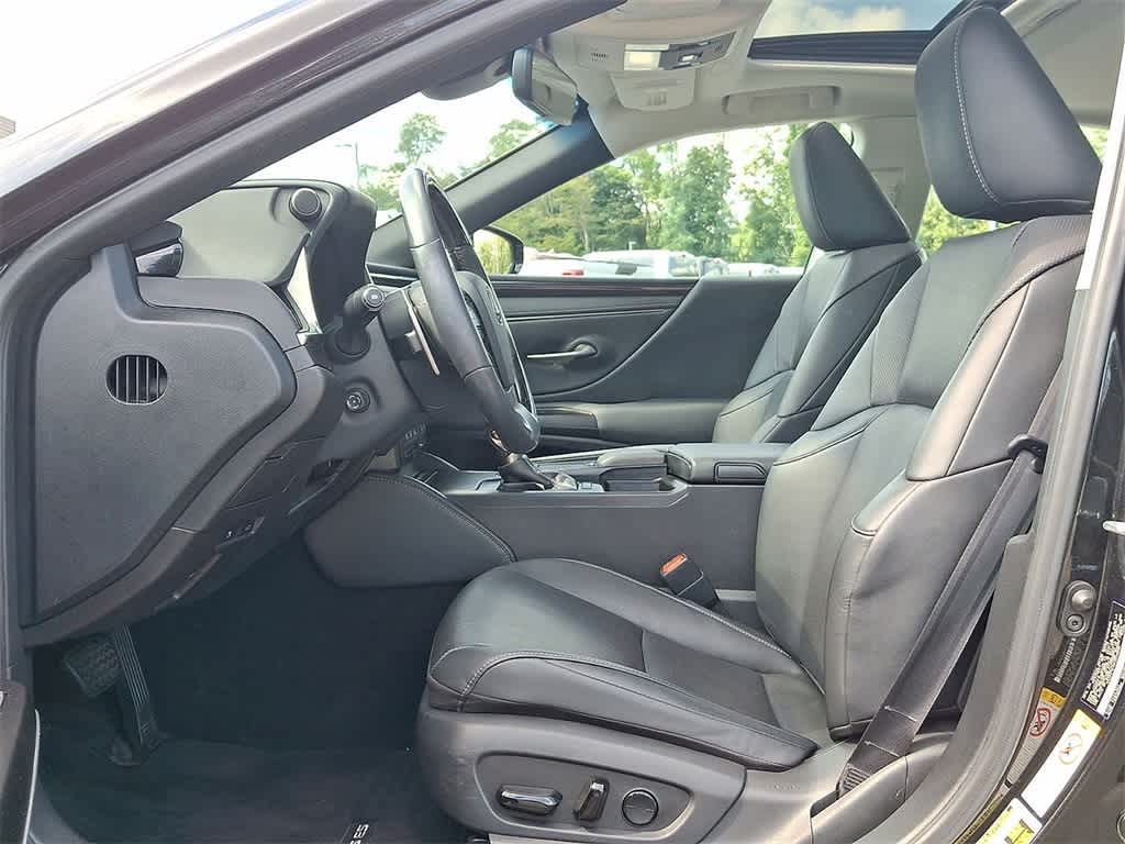 Thumbnail: 2019 Lexus ES - 17
