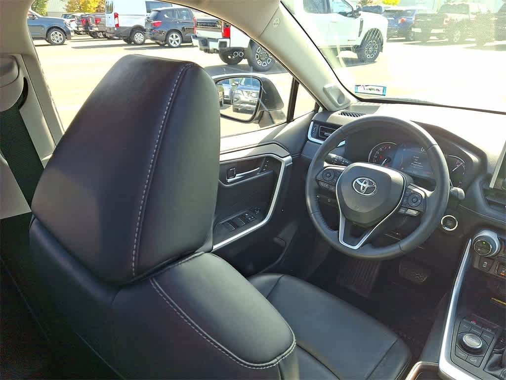 Thumbnail: 2019 Toyota RAV4 - 15