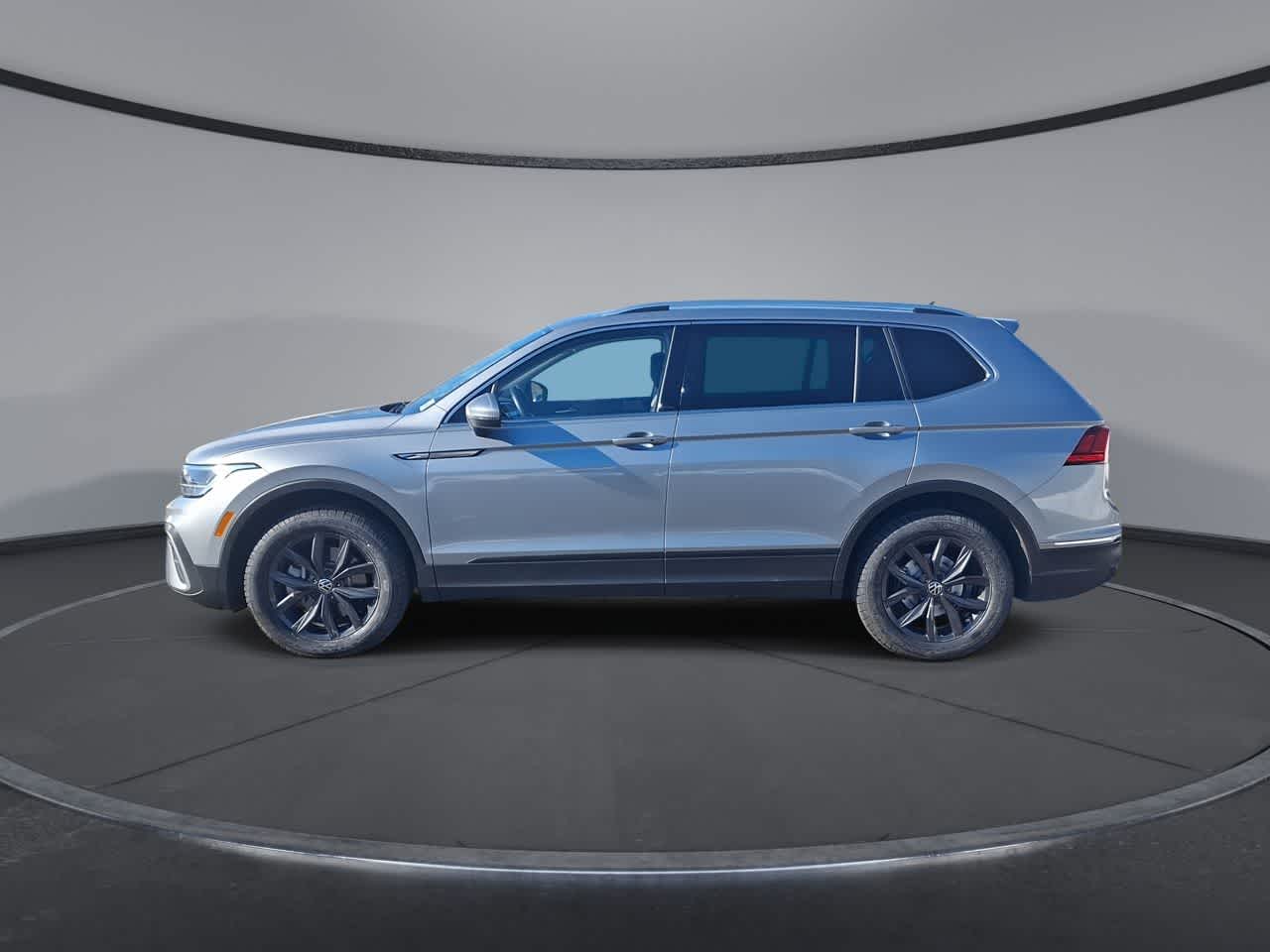 Thumbnail: 2024 Volkswagen Tiguan - 5
