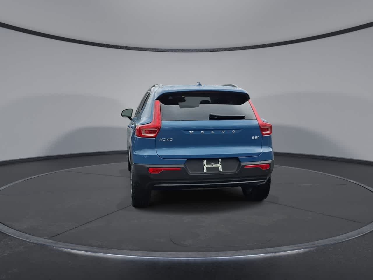 Thumbnail: 2025 Volvo XC40 - 7