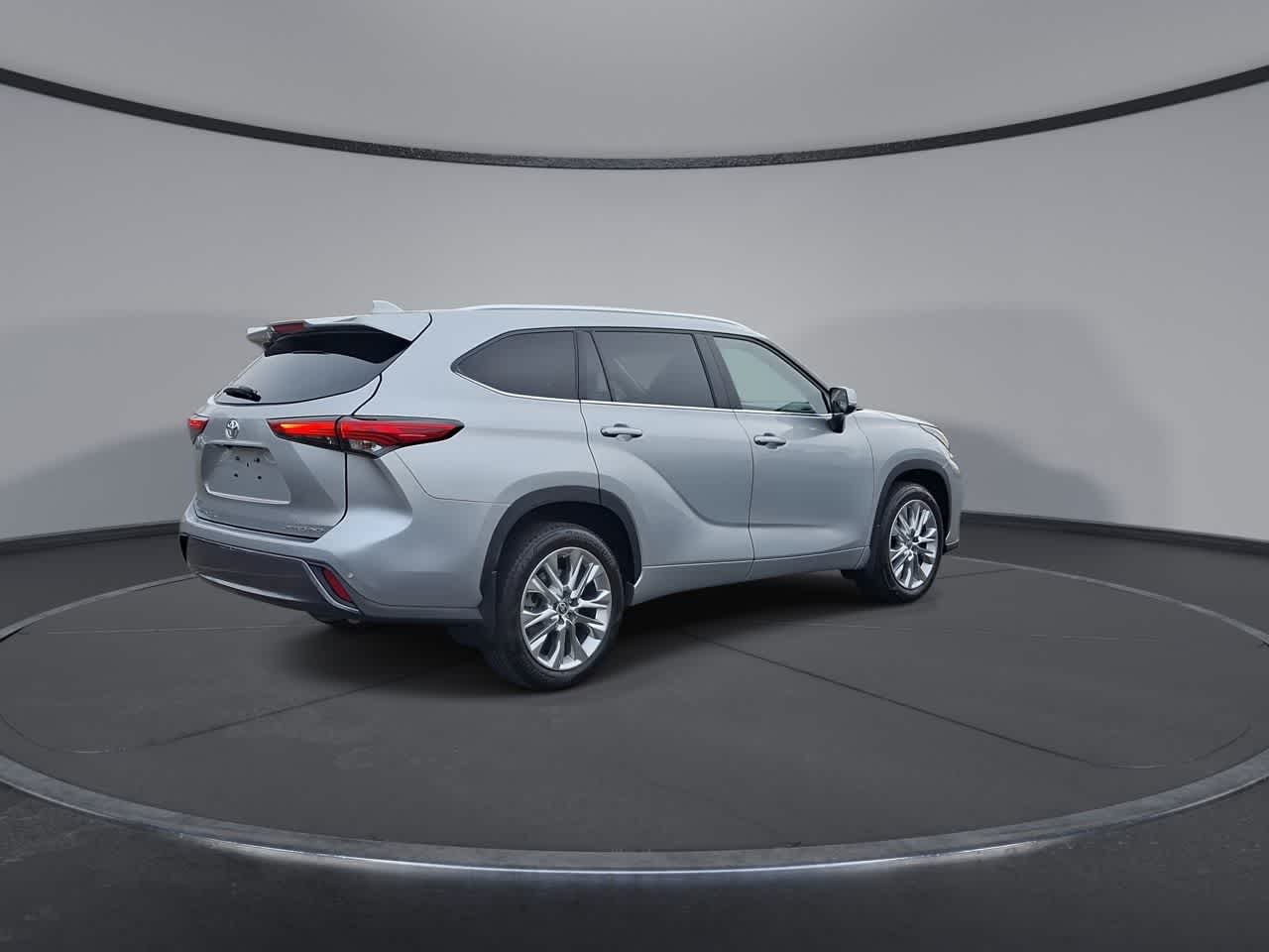 Thumbnail: 2021 Toyota Highlander - 8