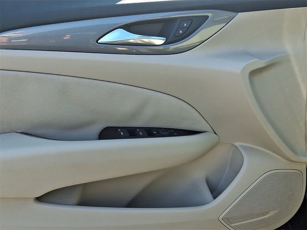 Thumbnail: 2018 Buick Regal - 16