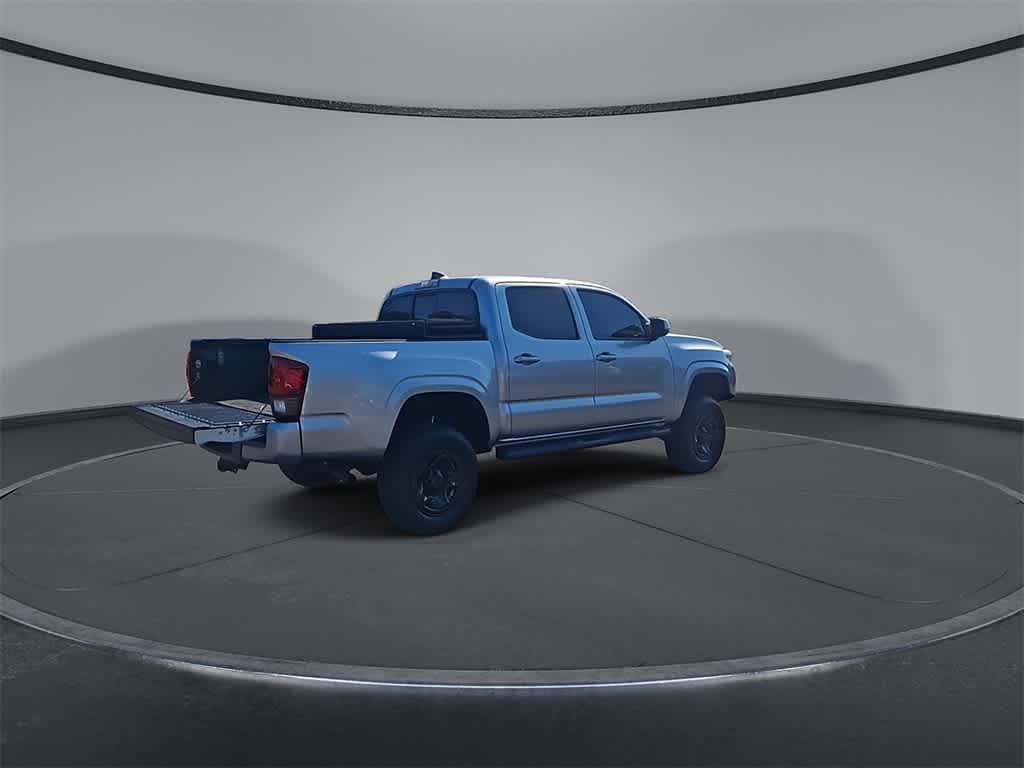 Thumbnail: 2022 Toyota Tacoma - 8