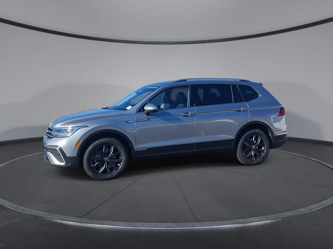Thumbnail: 2024 Volkswagen Tiguan - 4