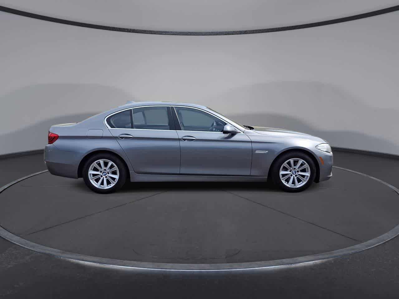 Thumbnail: 2016 BMW 5 Series - 9