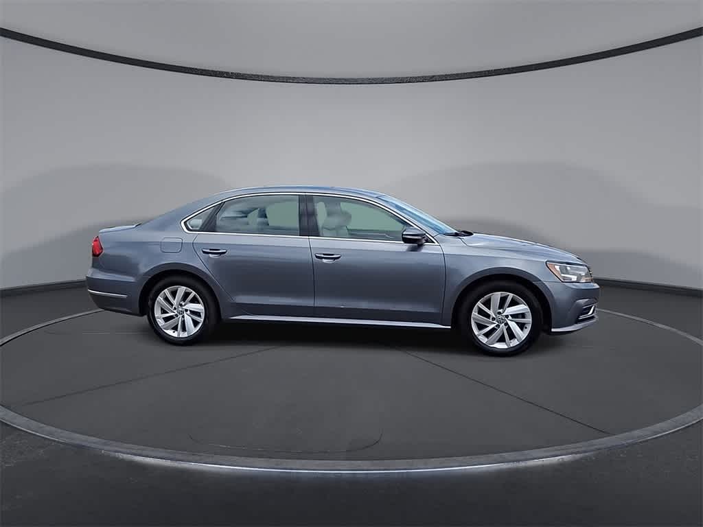 Thumbnail: 2018 Volkswagen Passat - 9