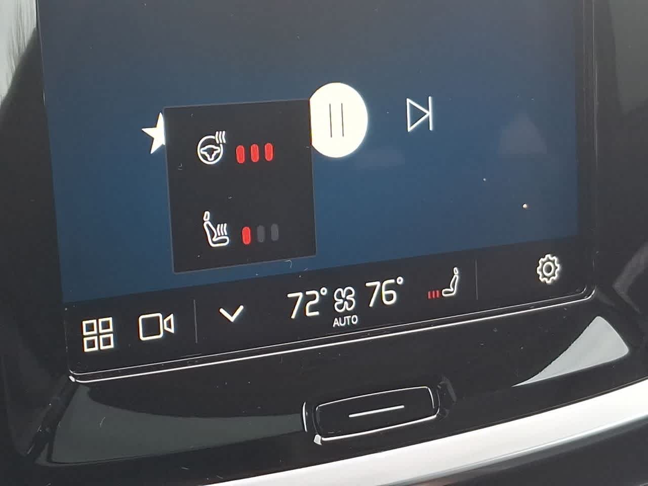 Thumbnail: 2025 Volvo S60 - 25