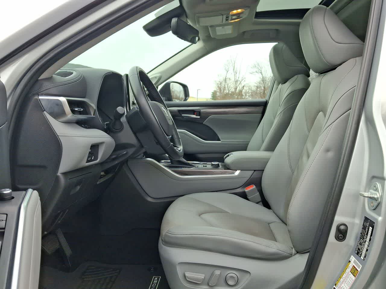 Thumbnail: 2021 Toyota Highlander - 17