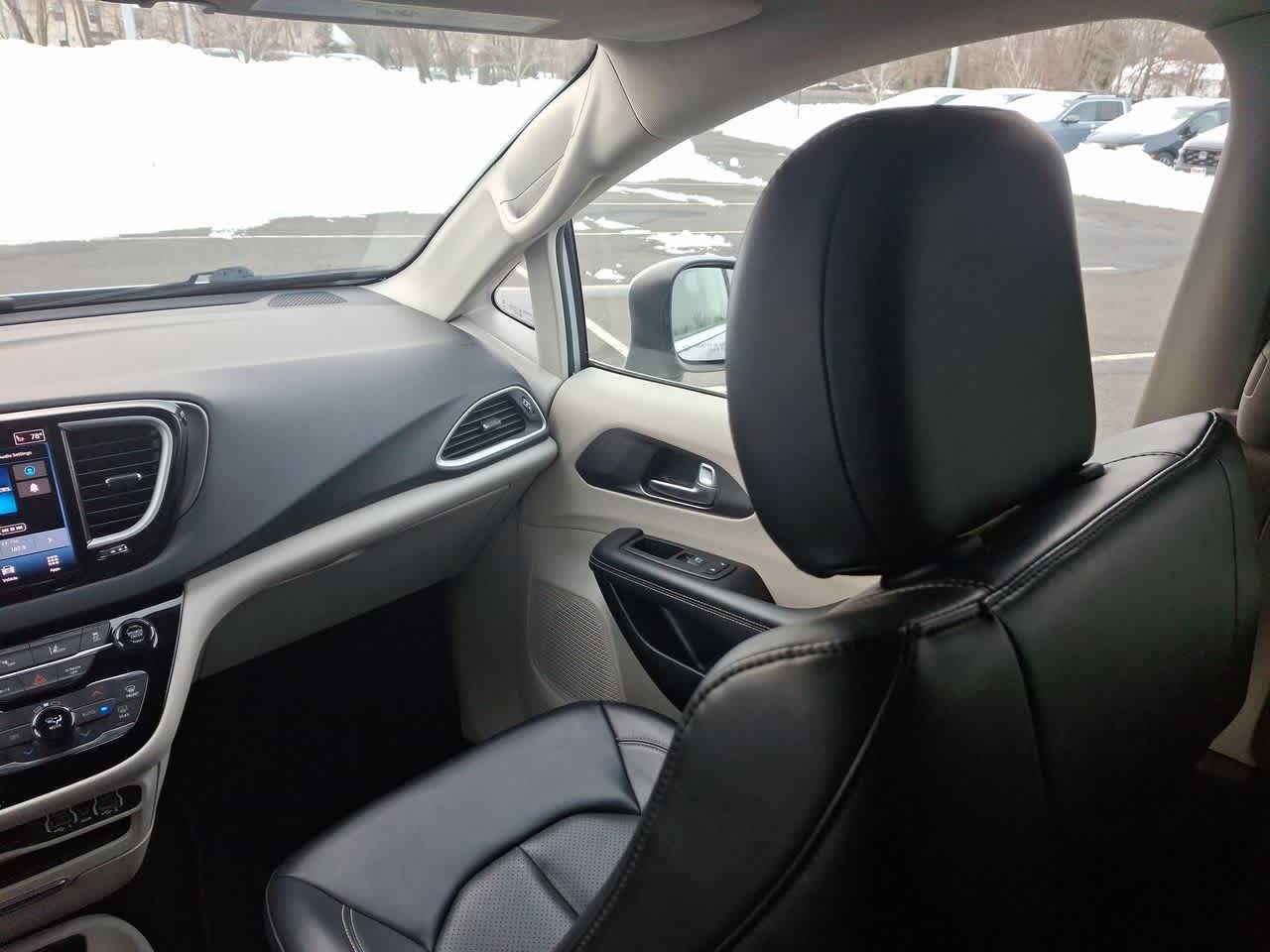 Thumbnail: 2023 Chrysler Pacifica - 11