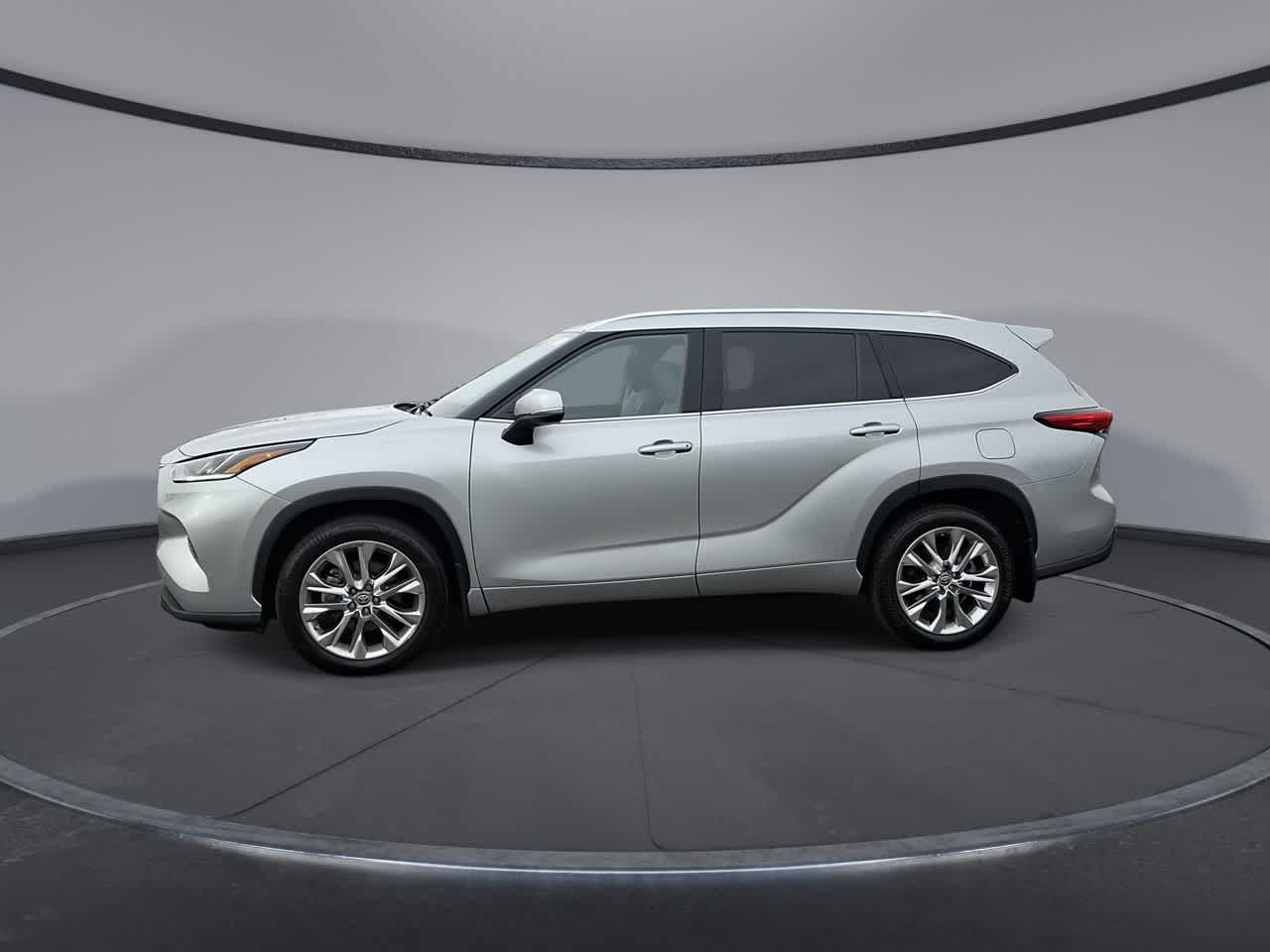 Thumbnail: 2021 Toyota Highlander - 4