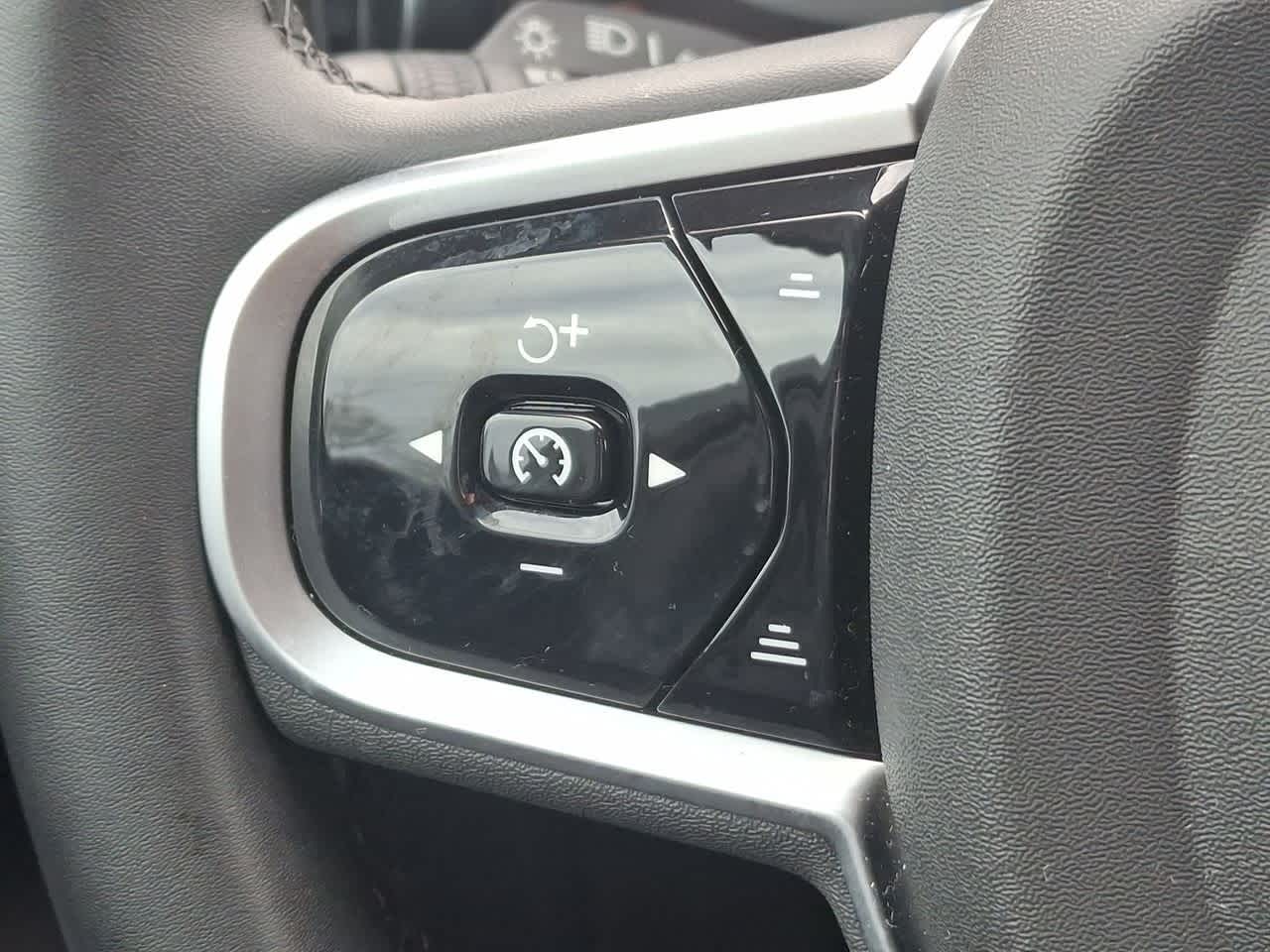 Thumbnail: 2025 Volvo S60 - 23