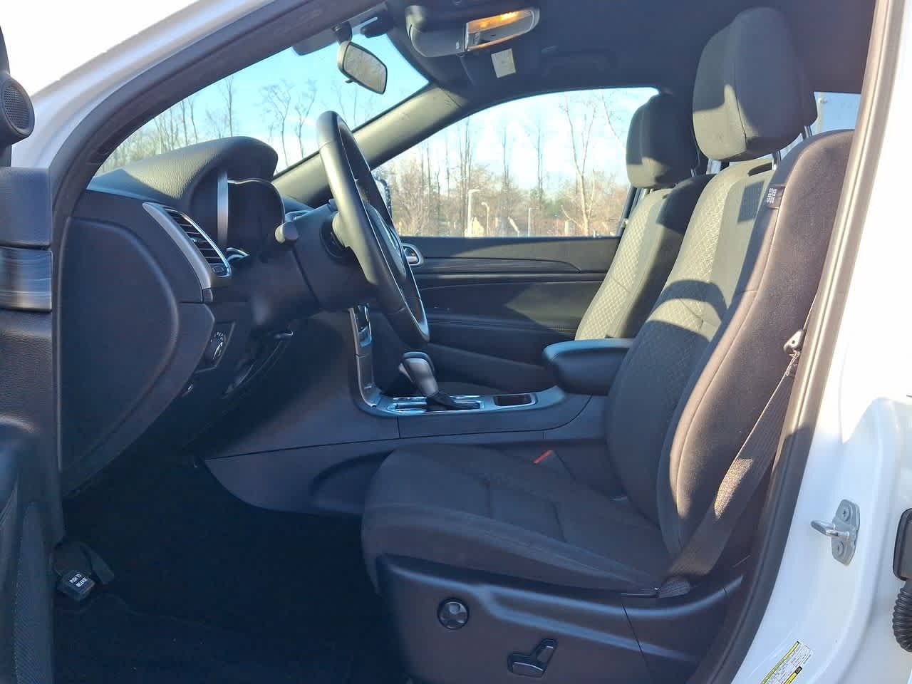 Thumbnail: 2019 Jeep Grand Cherokee - 17