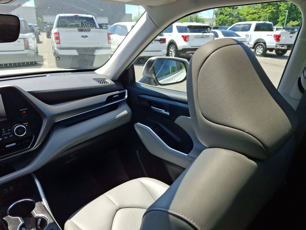 Thumbnail: 2023 Toyota Highlander - 11