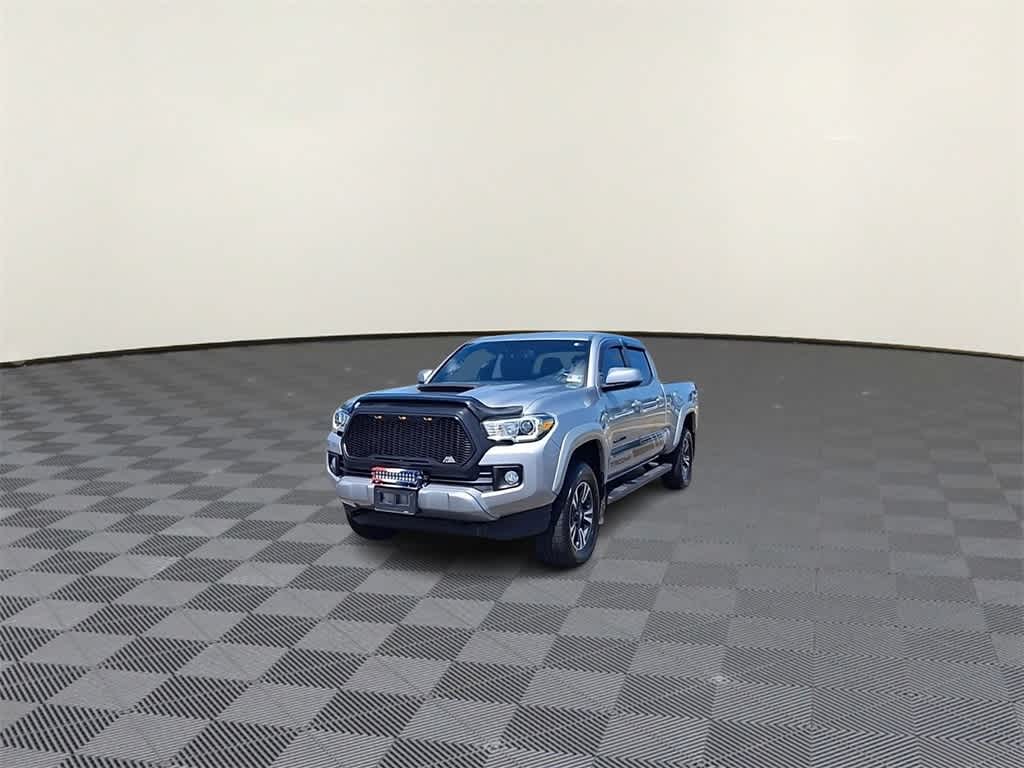 Thumbnail: 2019 Toyota Tacoma - 3