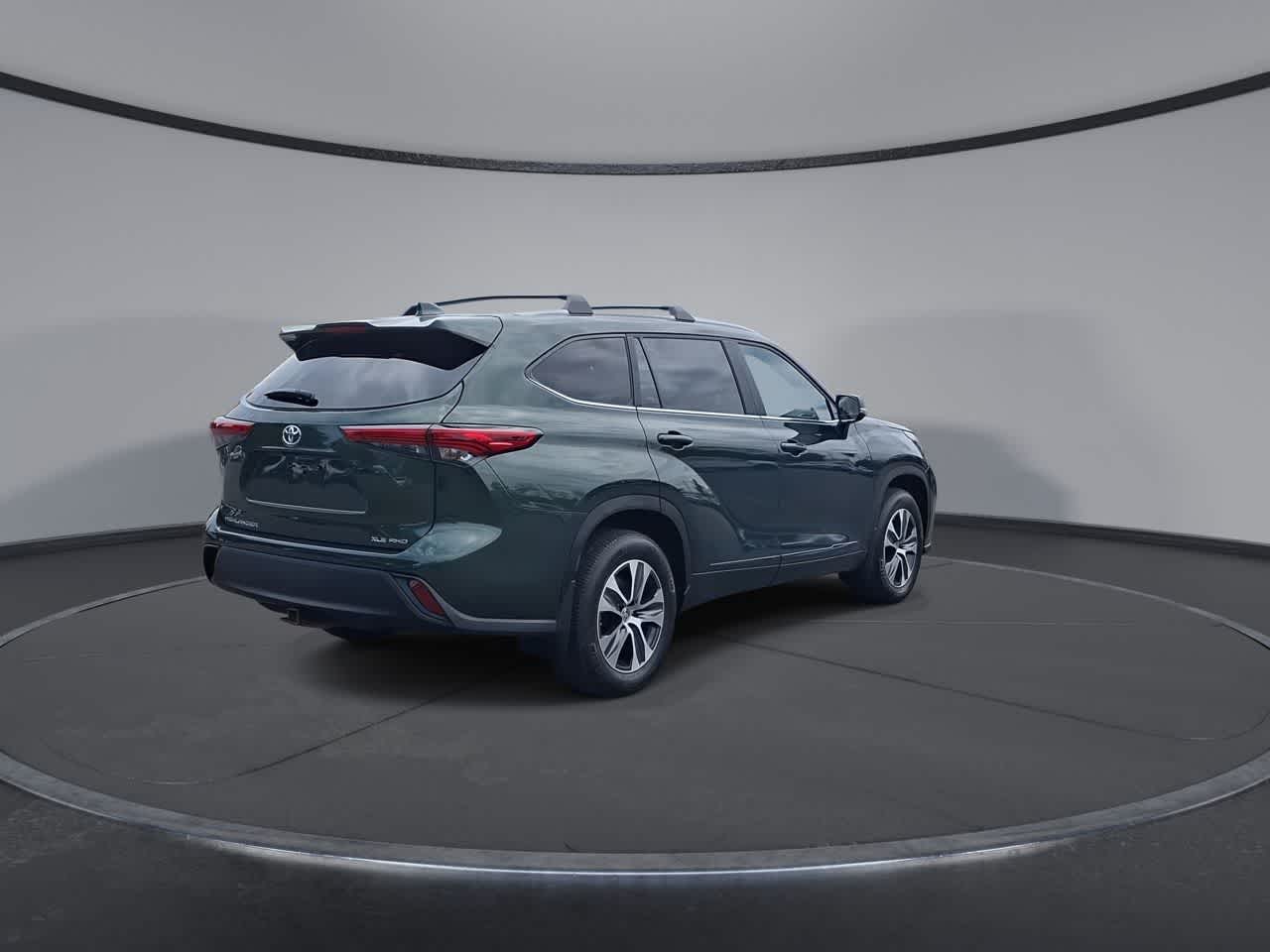 Thumbnail: 2023 Toyota Highlander - 8