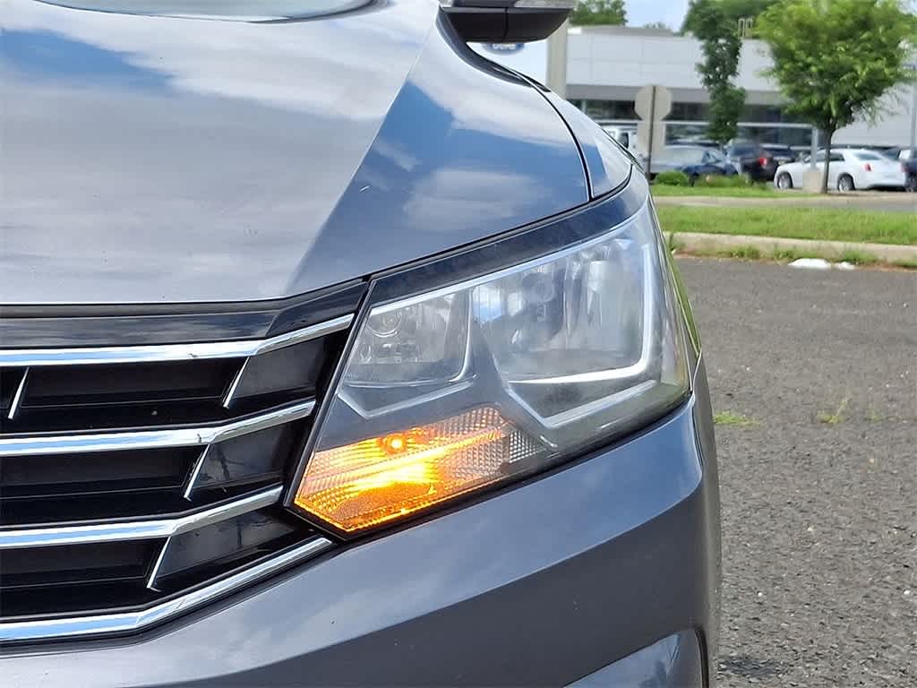 Thumbnail: 2018 Volkswagen Passat - 24