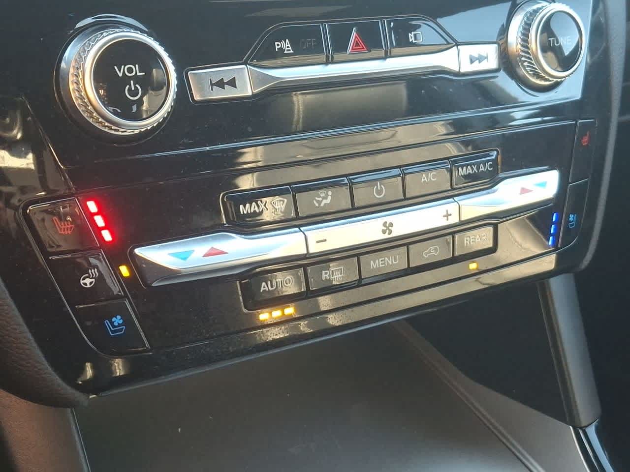 Thumbnail: 2023 Ford Explorer - 25