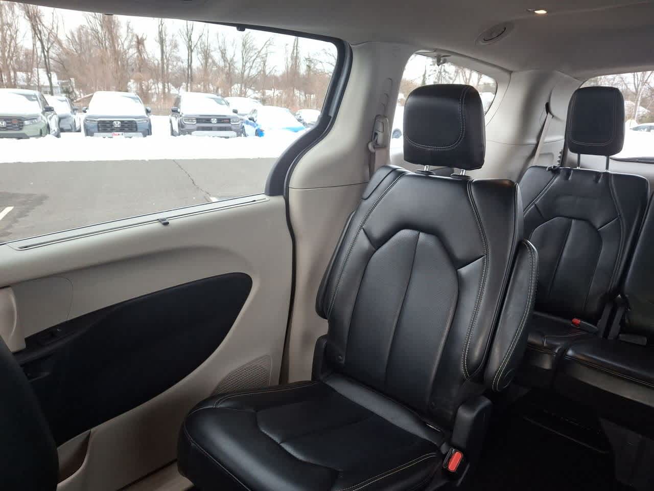 Thumbnail: 2023 Chrysler Pacifica - 12