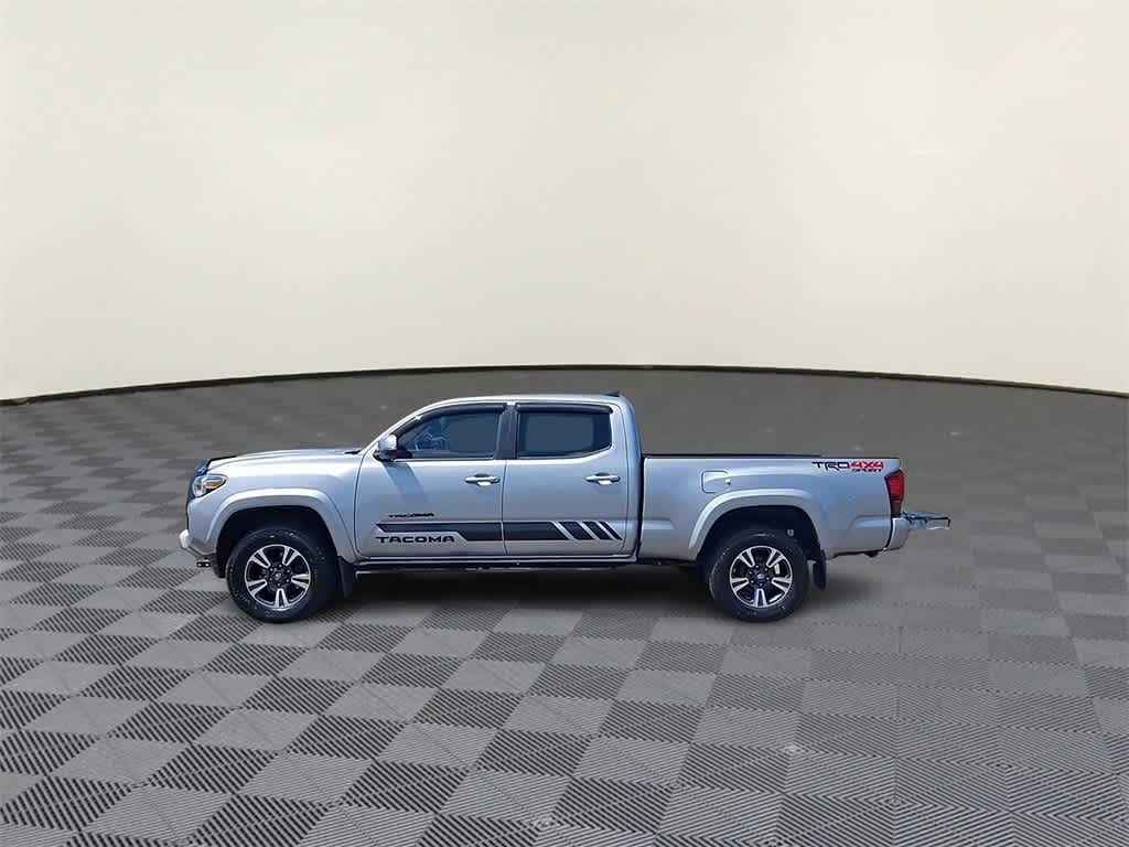 Thumbnail: 2019 Toyota Tacoma - 5