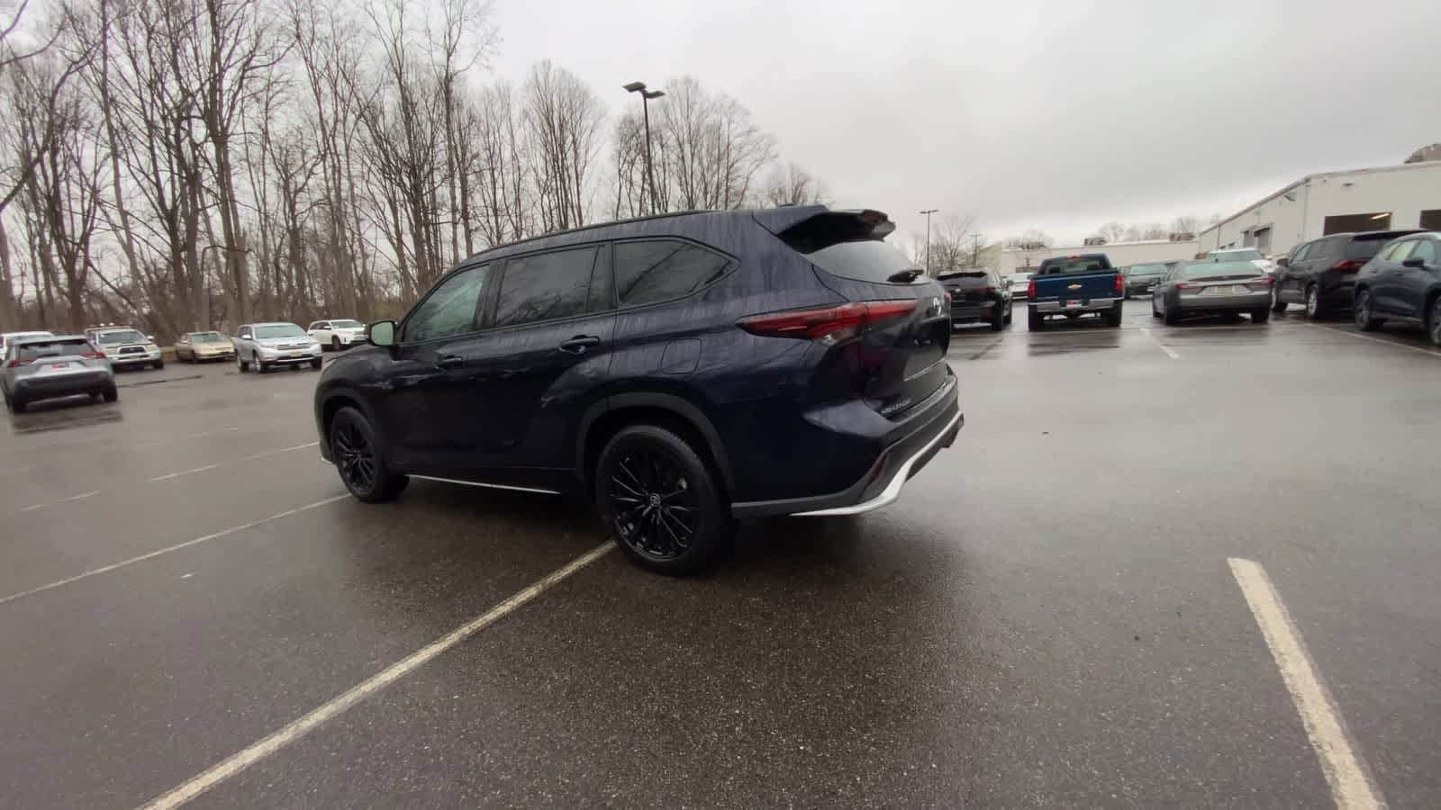 Thumbnail: 2025 Toyota Highlander - 9