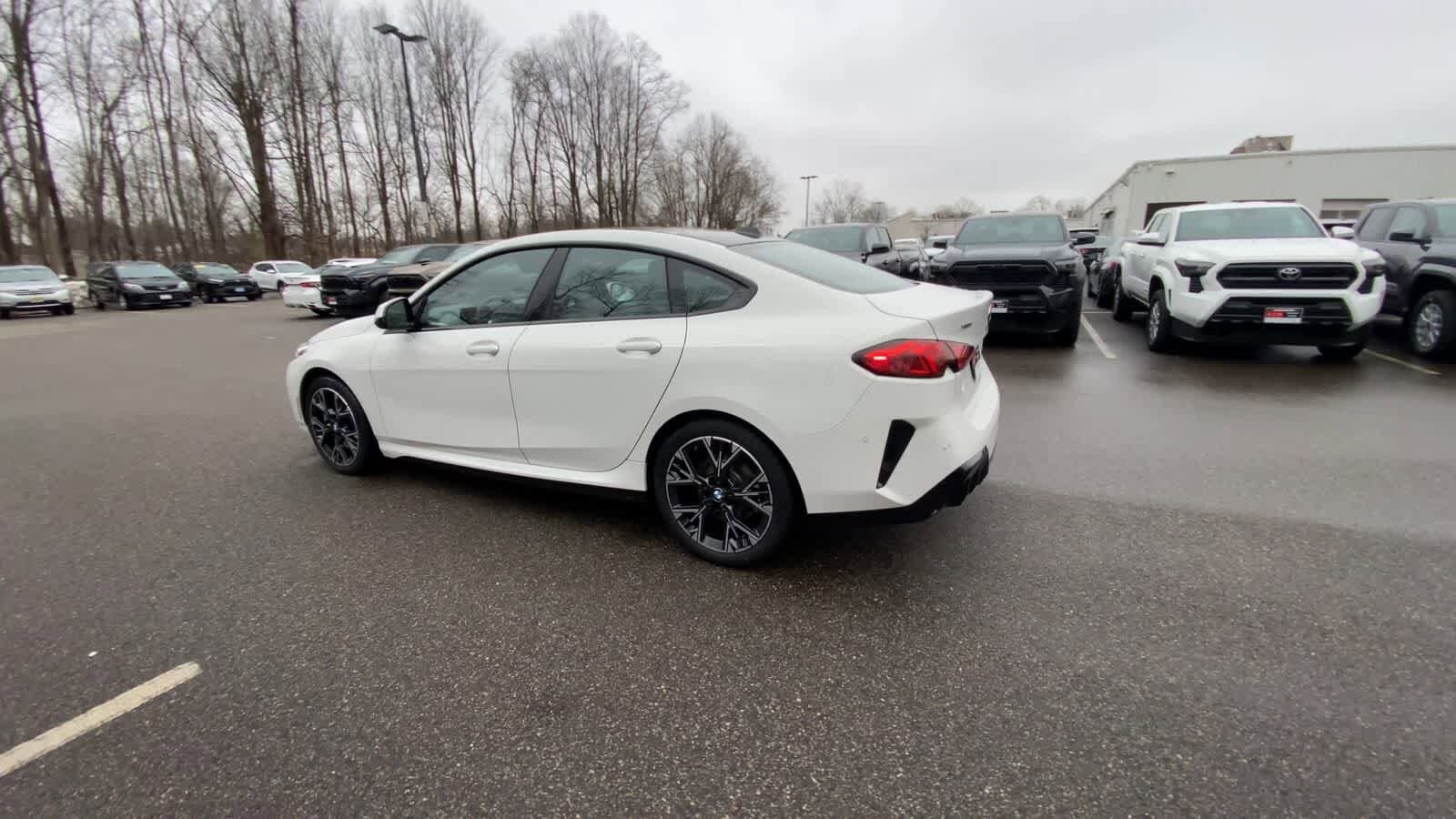 Thumbnail: 2025 BMW 2 Series - 10