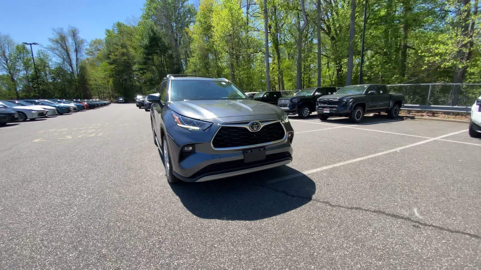 Thumbnail: 2023 Toyota Highlander - 4