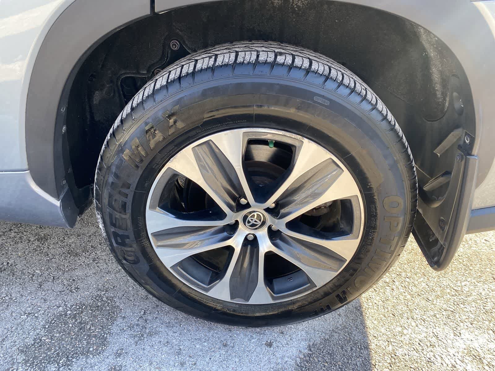 Thumbnail: 2021 Toyota Highlander - 24