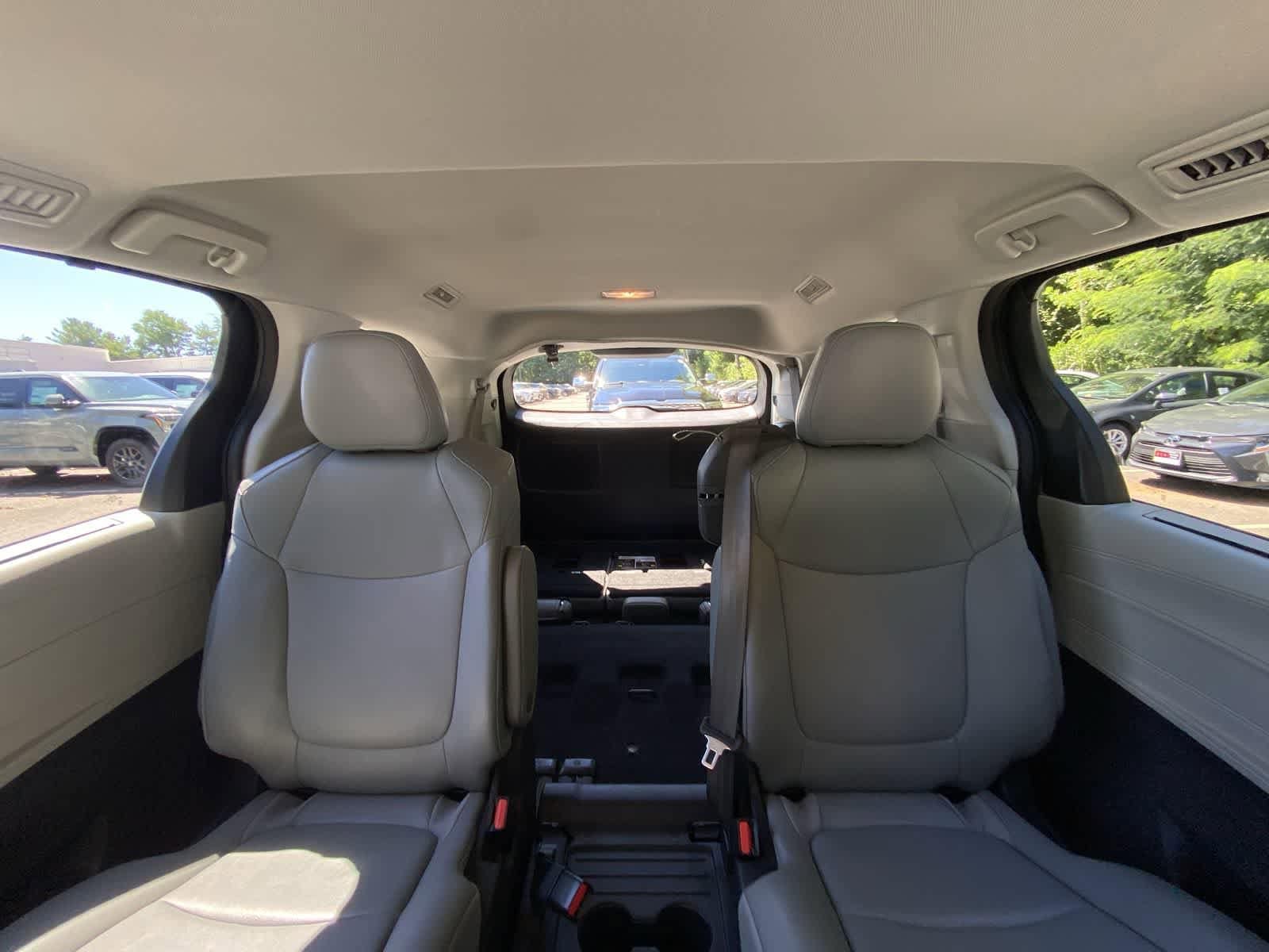Thumbnail: 2024 Toyota Sienna - 25