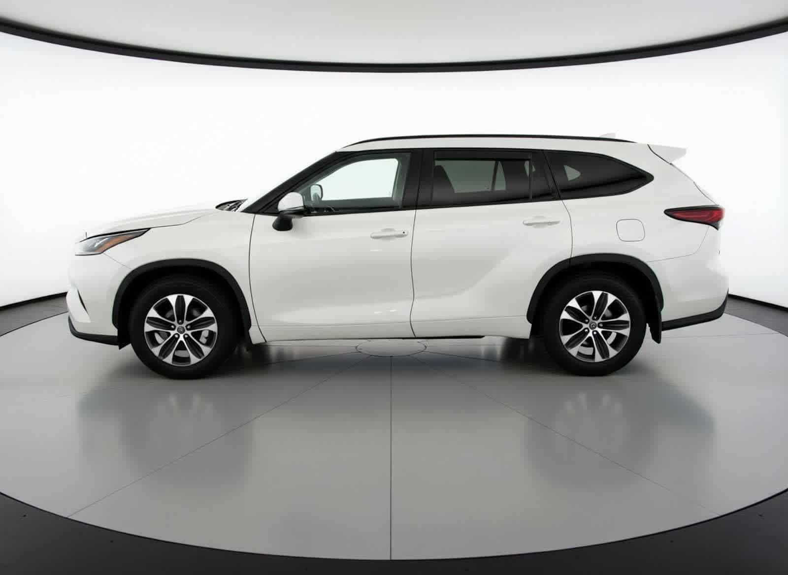 Thumbnail: 2021 Toyota Highlander - 11