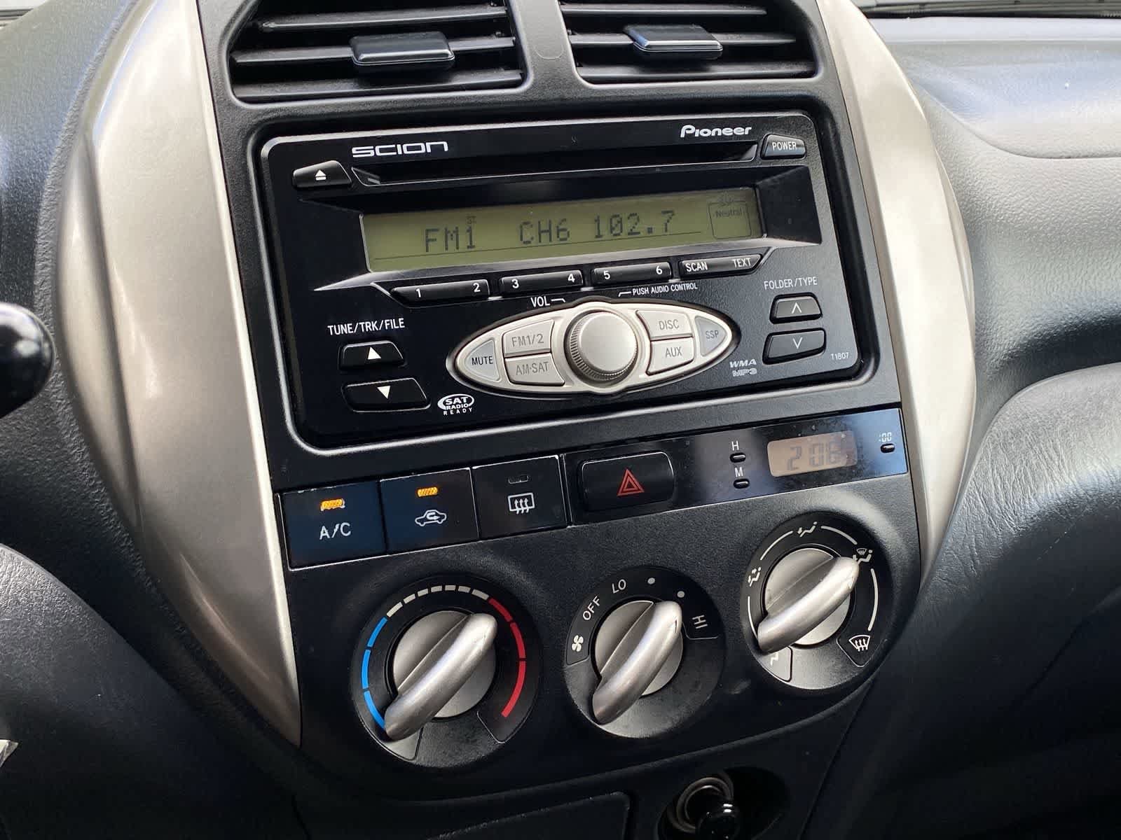 Thumbnail: 2004 Toyota RAV4 - 27