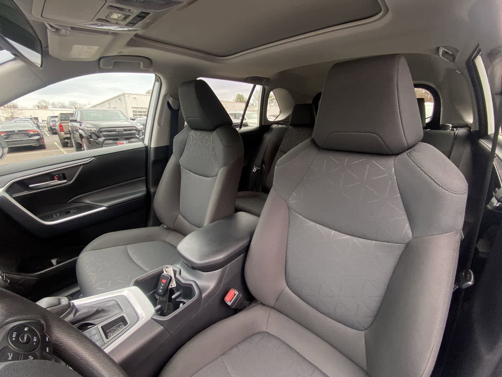 Thumbnail: 2025 Toyota RAV4 - 21