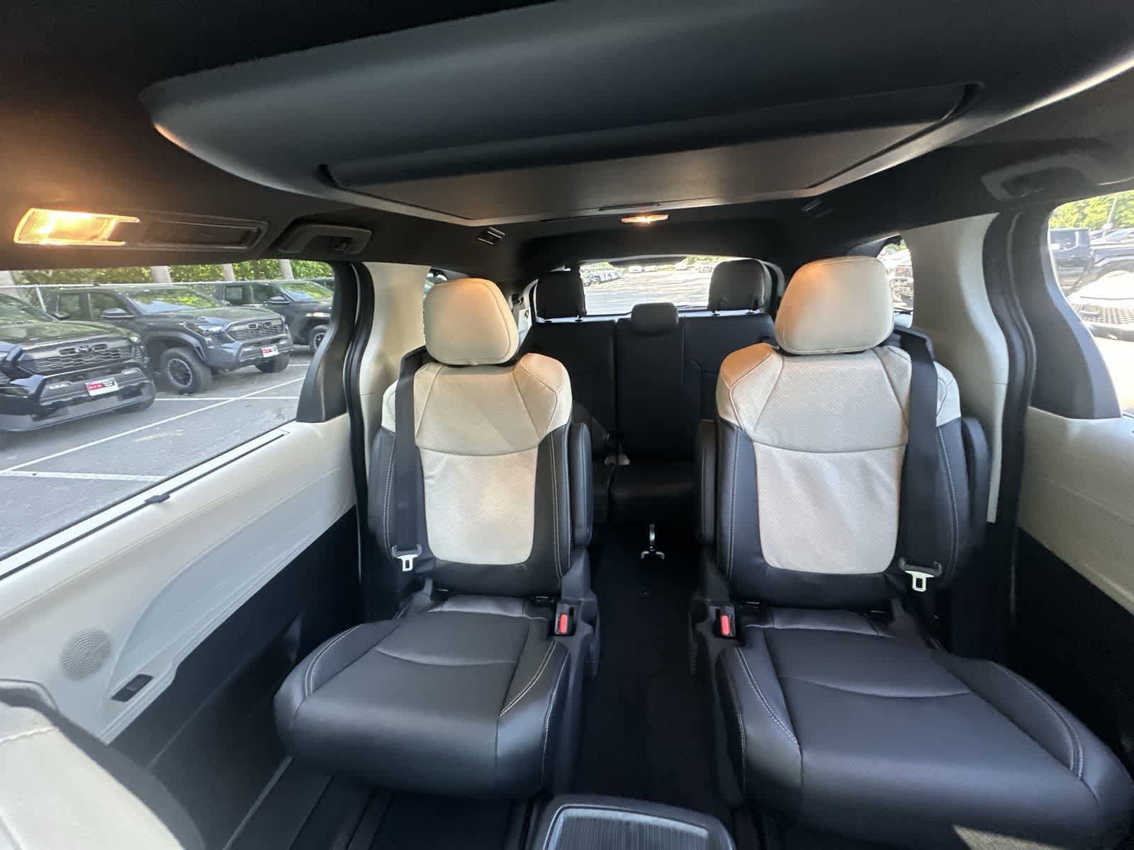 Thumbnail: 2026 Toyota Sienna - 30