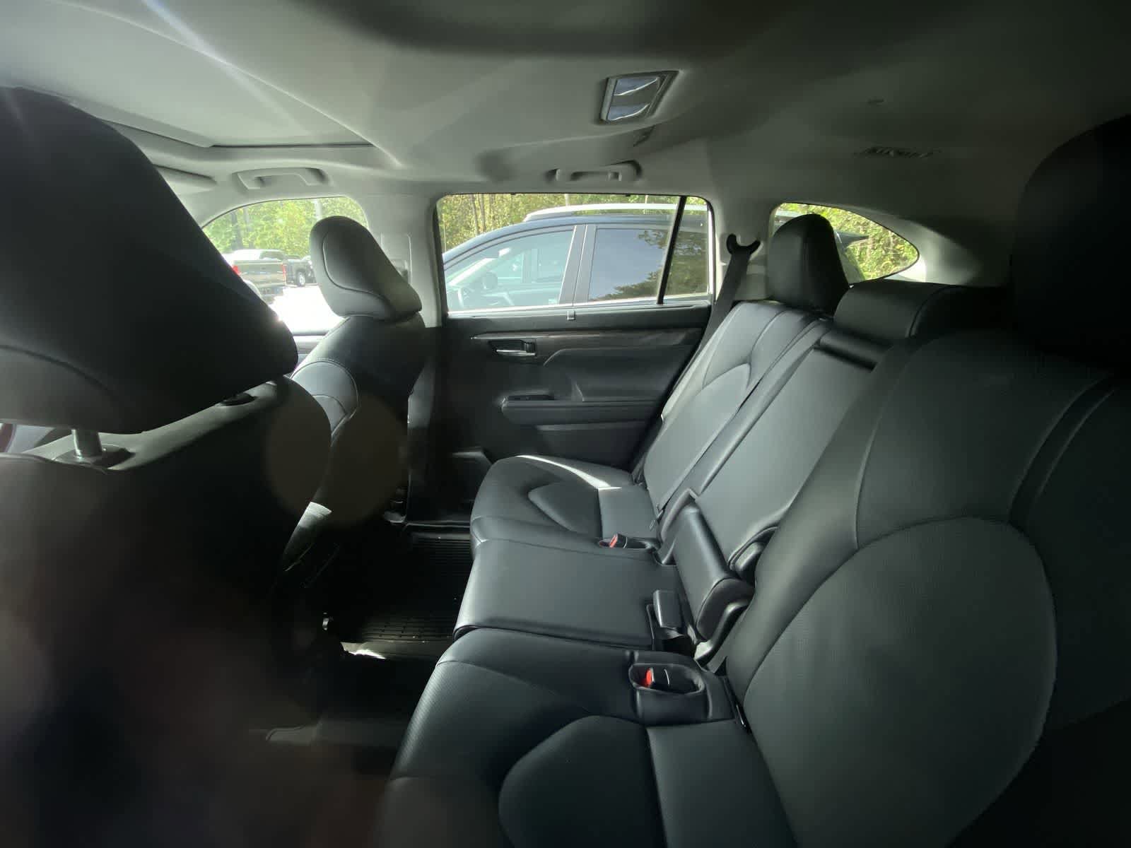 Thumbnail: 2023 Toyota Highlander - 10