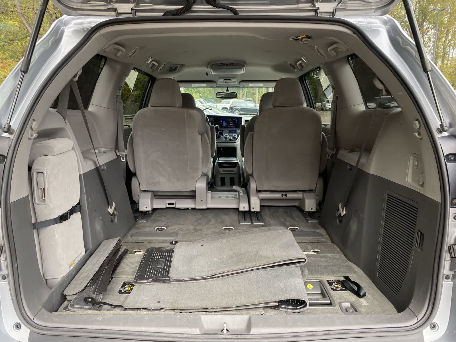 Thumbnail: 2015 Toyota Sienna - 11