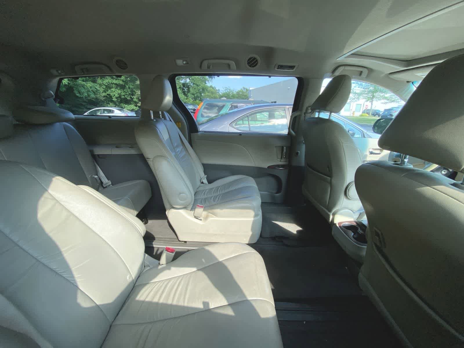 Thumbnail: 2011 Toyota Sienna - 6