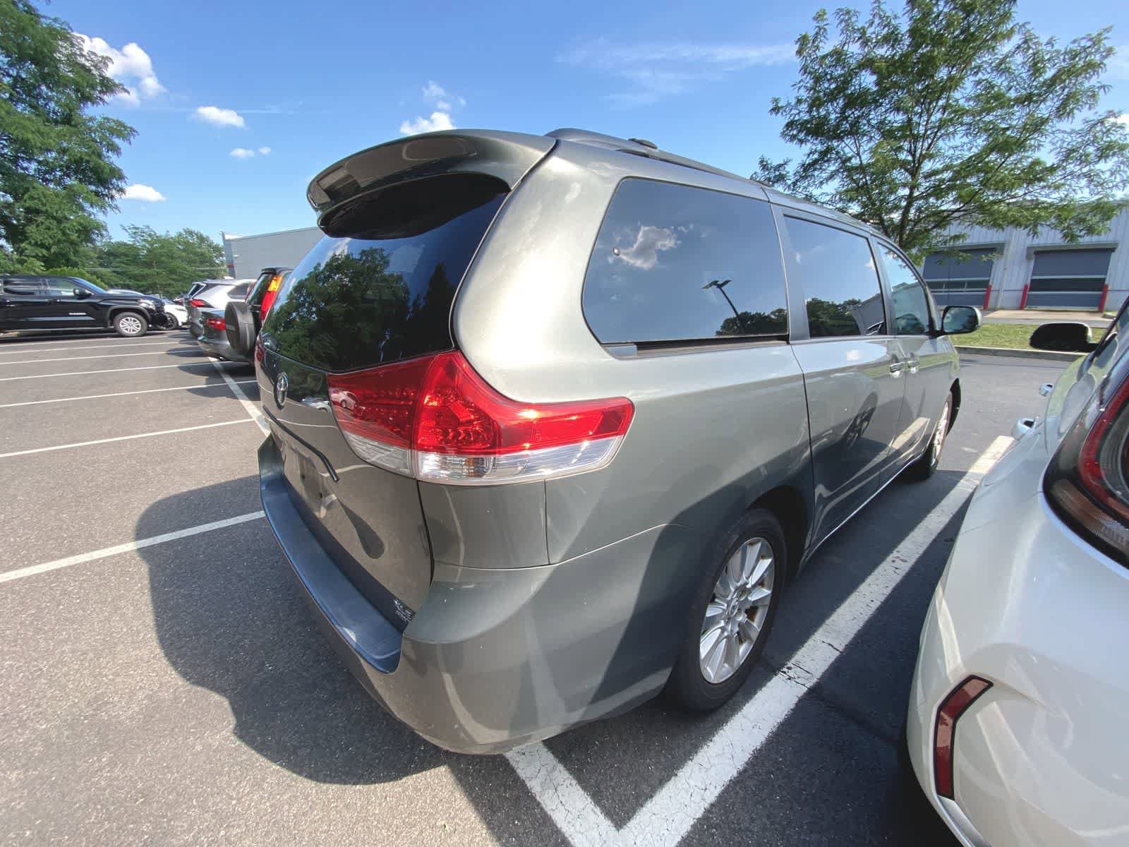 Thumbnail: 2011 Toyota Sienna - 7