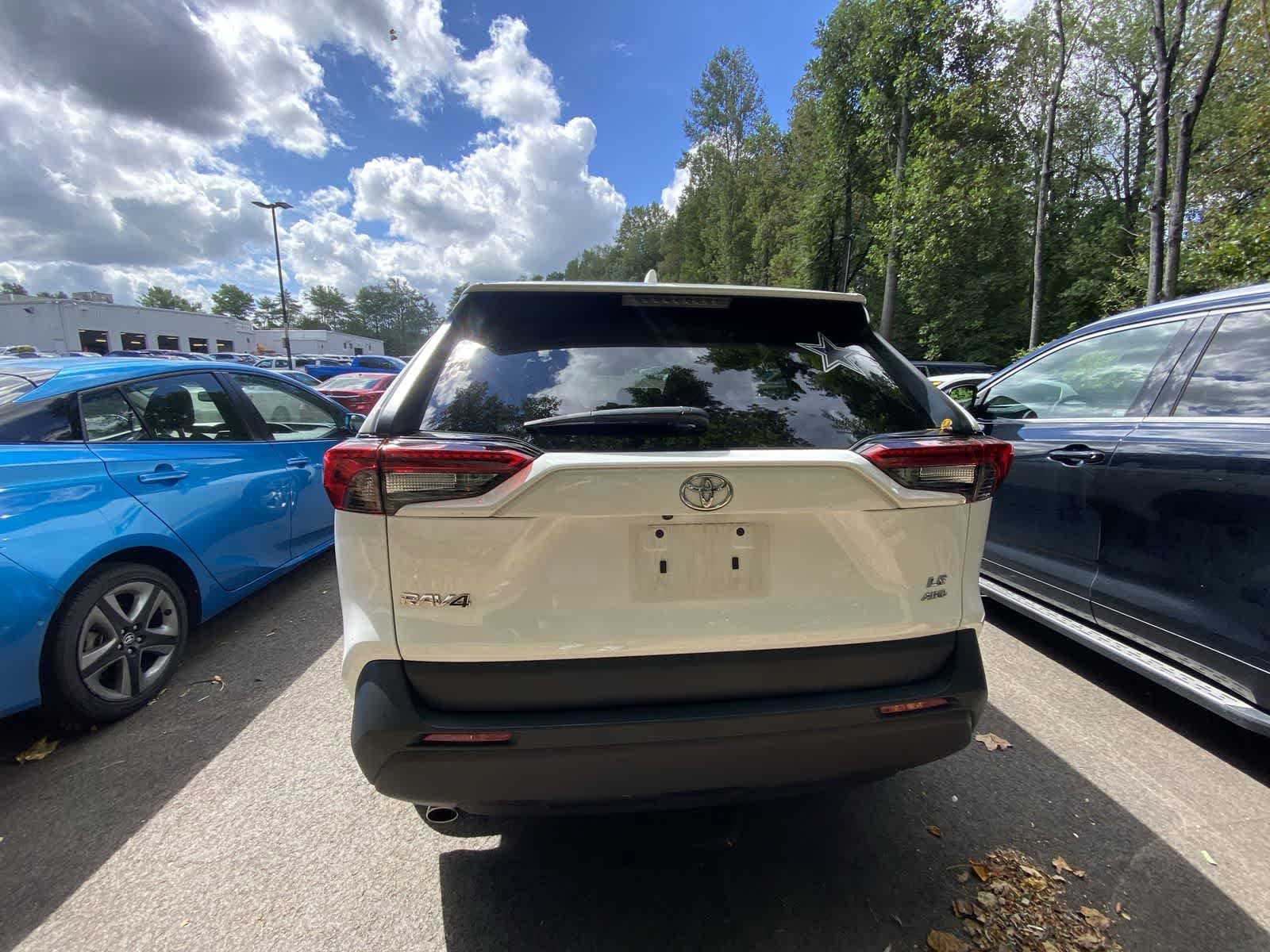 Thumbnail: 2022 Toyota RAV4 - 8