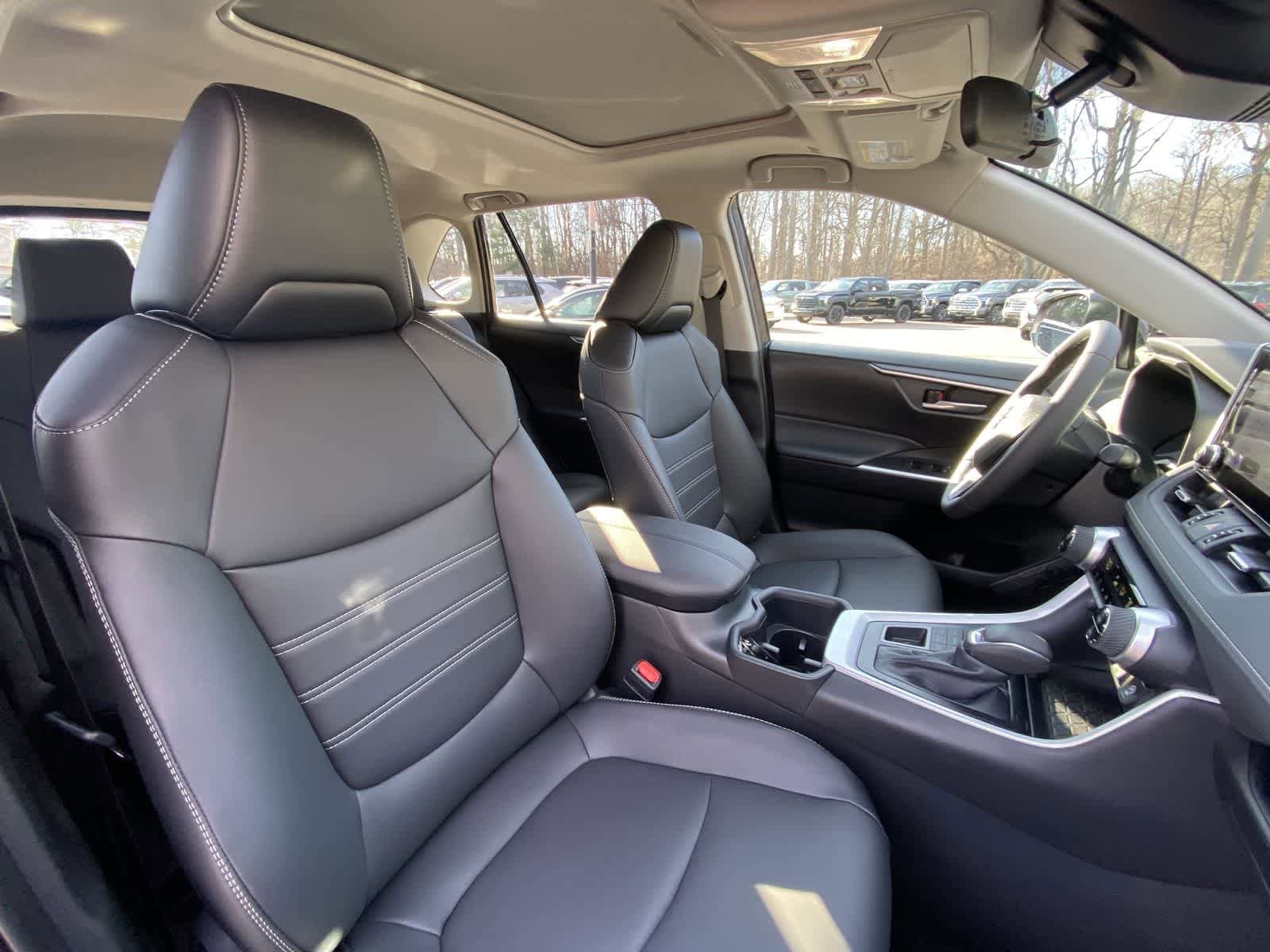 Thumbnail: 2025 Toyota RAV4 - 26