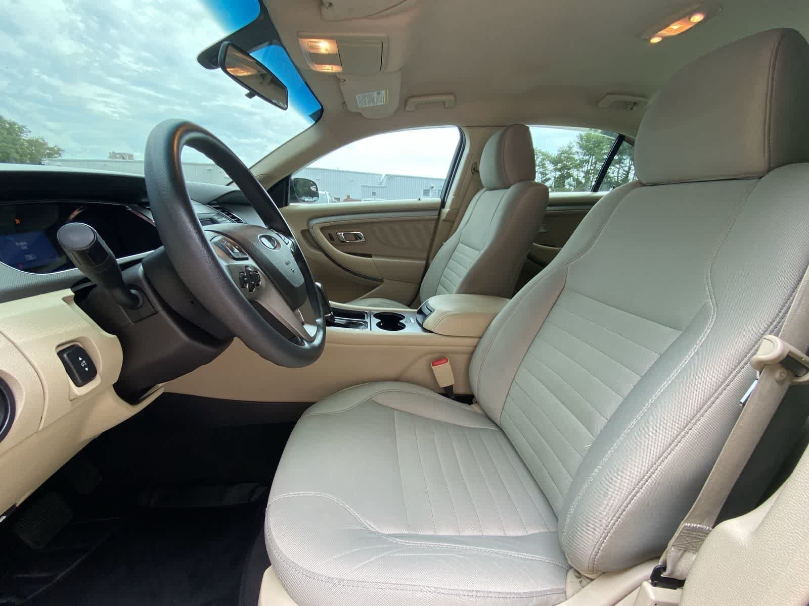 2019 Ford Taurus SE - Photo 20