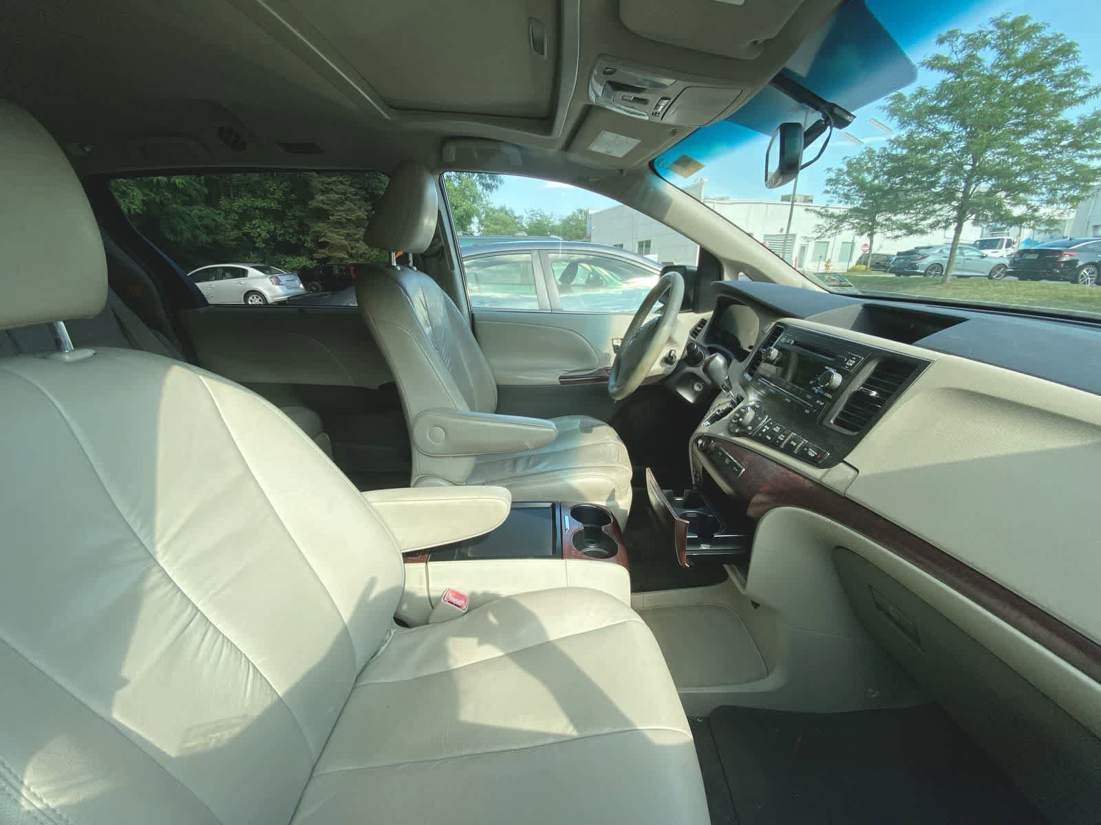 Thumbnail: 2011 Toyota Sienna - 5