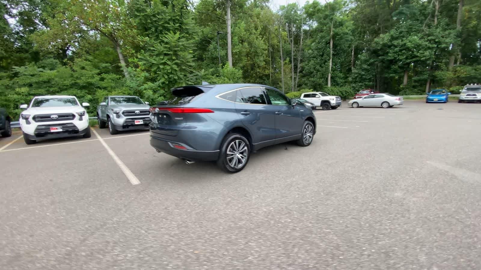 Thumbnail: 2021 Toyota Venza - 8
