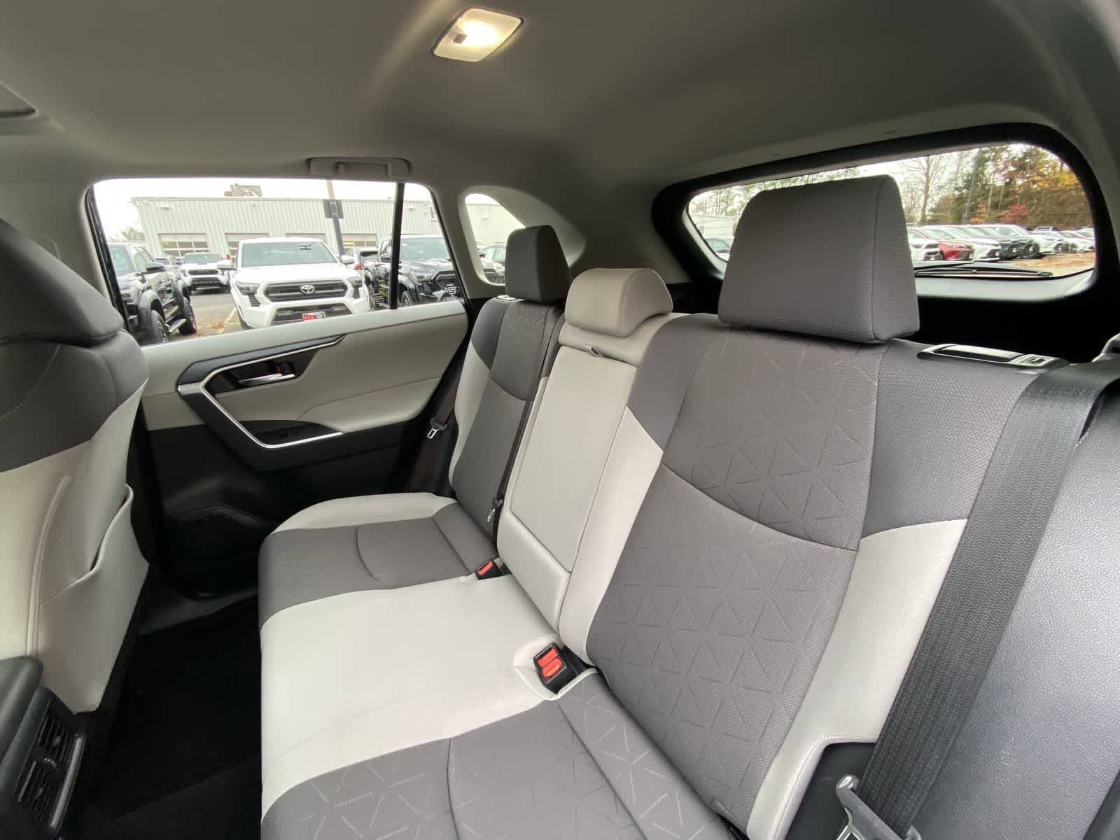 Thumbnail: 2025 Toyota RAV4 - 29