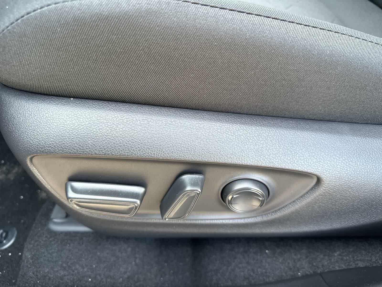 Thumbnail: 2025 Toyota RAV4 - 22