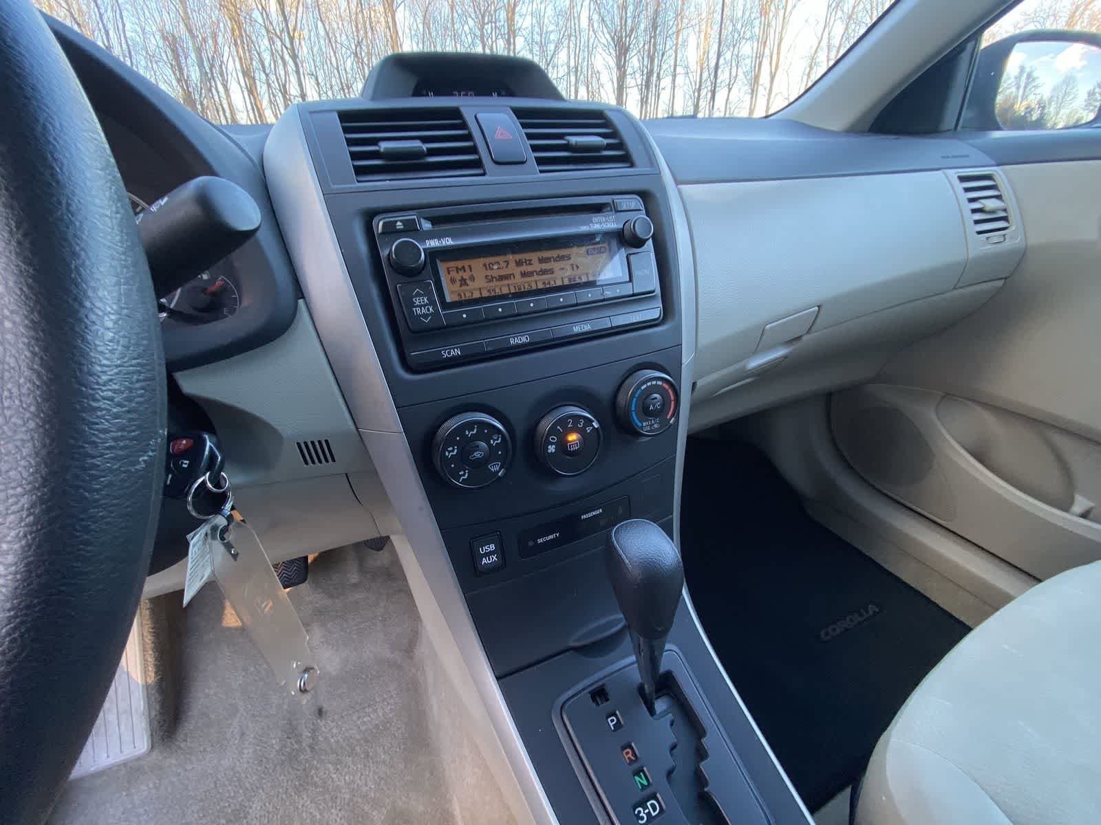 Thumbnail: 2013 Toyota Corolla - 28