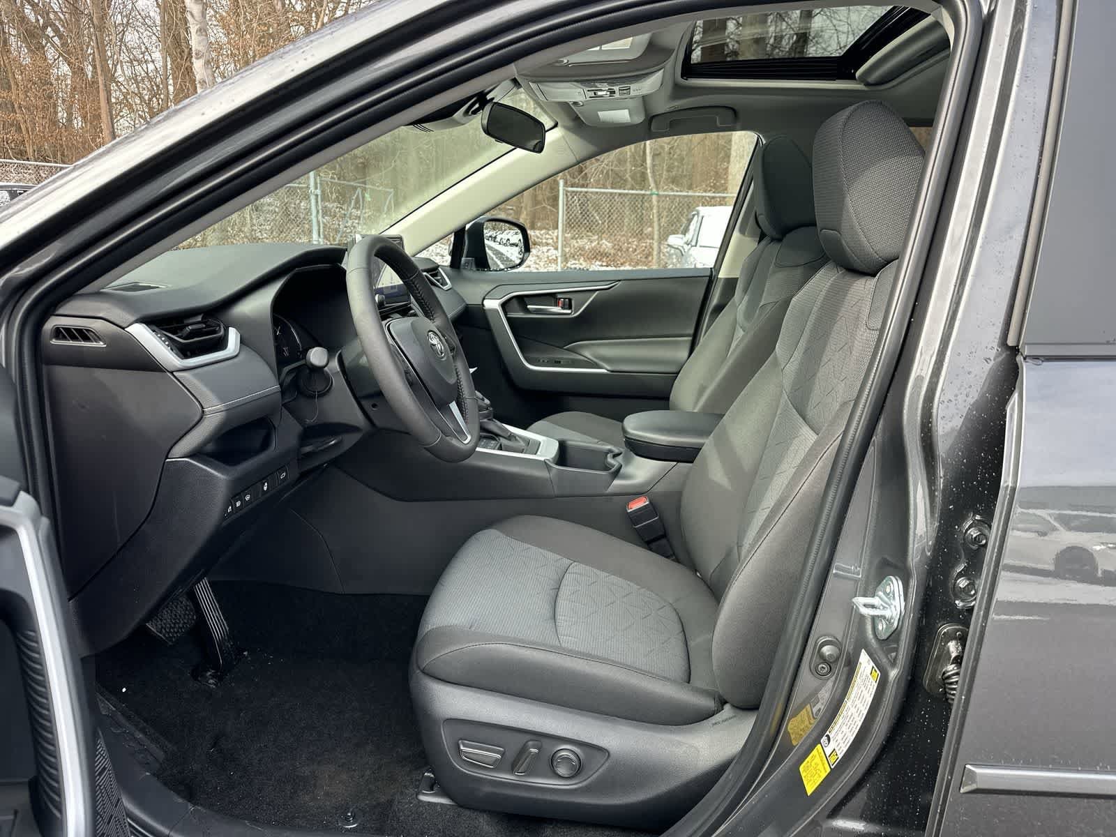 Thumbnail: 2025 Toyota RAV4 - 31