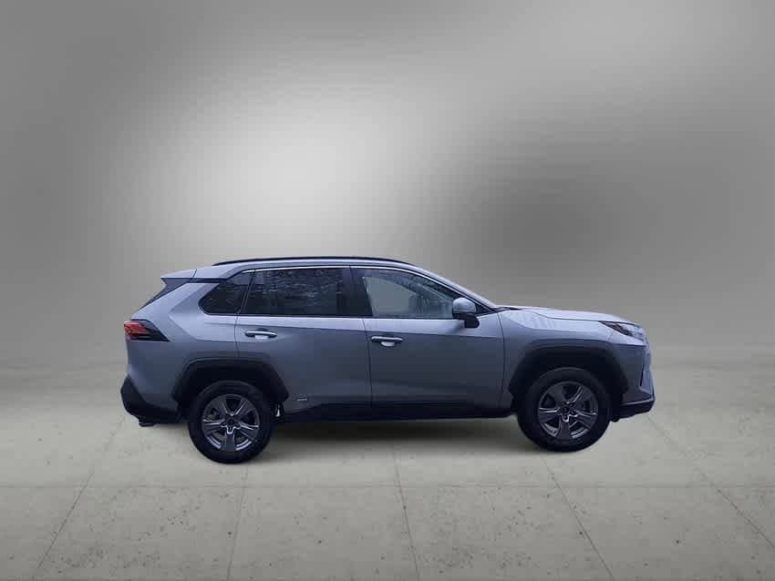 2025 Toyota RAV4 XLE 9