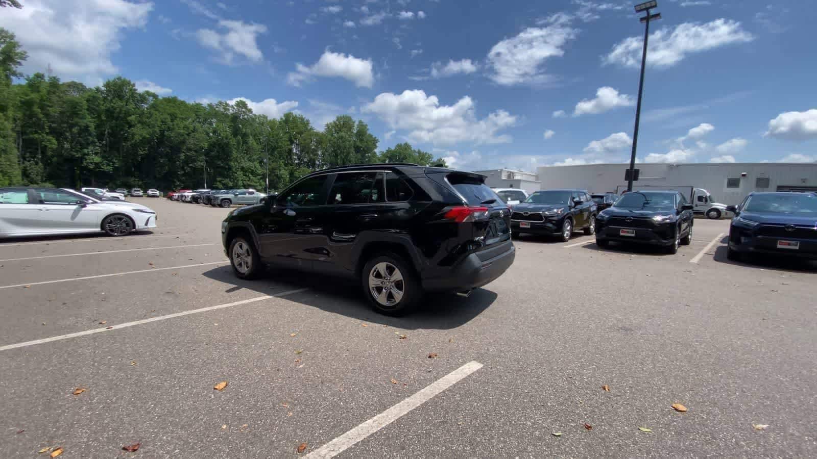 Thumbnail: 2022 Toyota RAV4 - 6